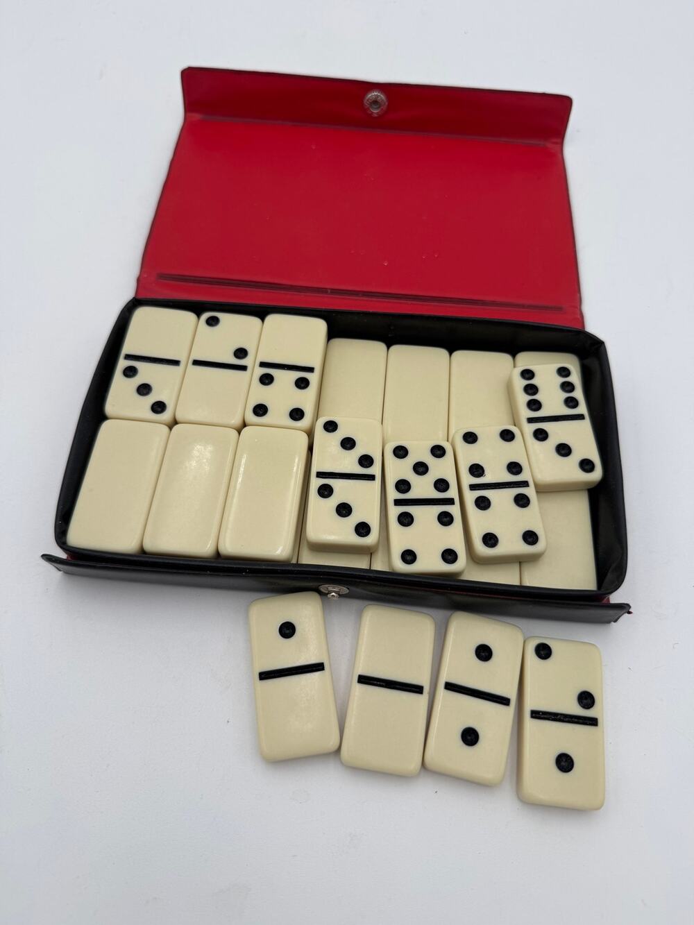 Vintage Domino by Cardinal 28 pc in Snapped Case